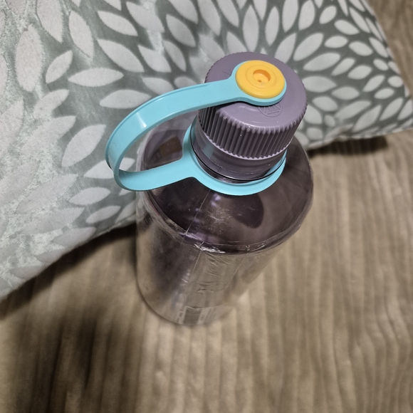 Nalgene Purple Water Bottle - Eco-Friendly Design - Picture 4 of 4